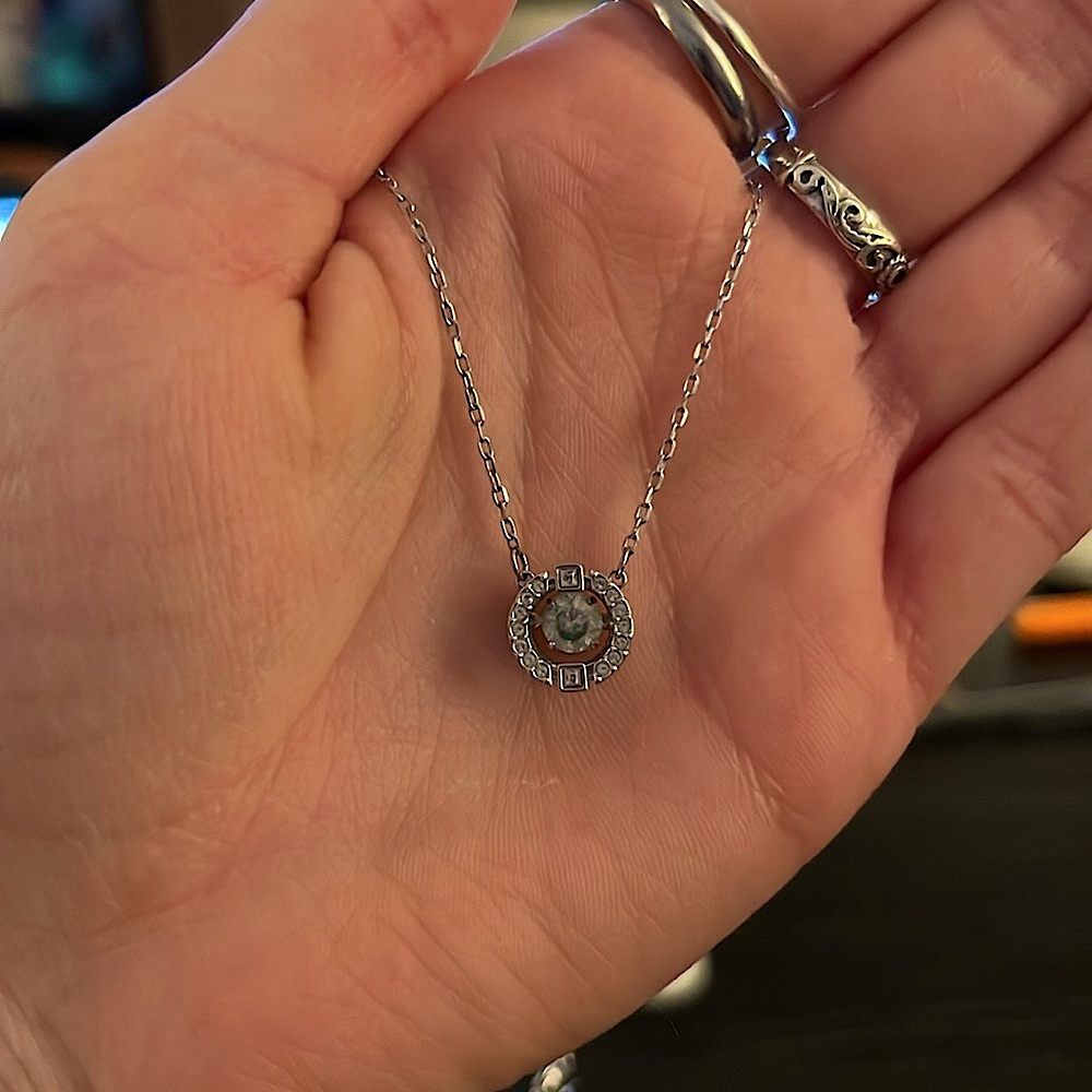 Stunning authentic Swarovski Sparkling Dance Necklace✨✨